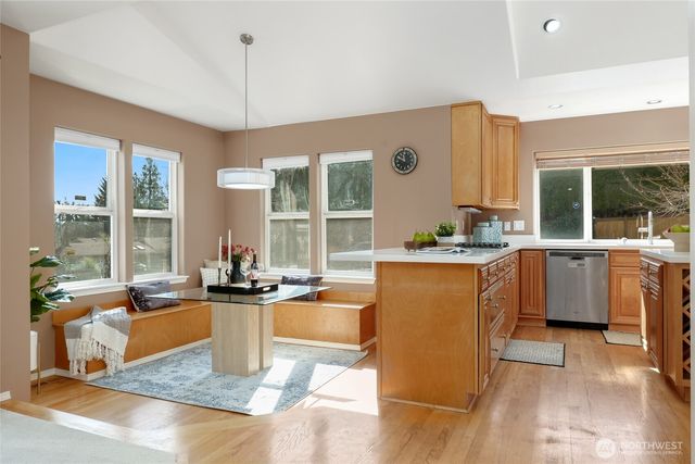 15920 NE 51st St, Redmond, WA 98052