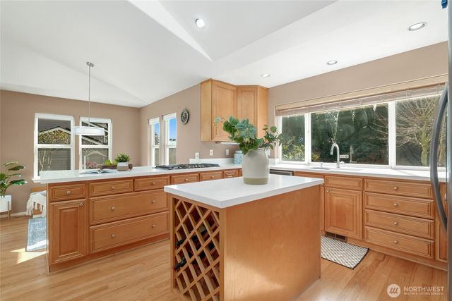 15920 NE 51st St, Redmond, WA 98052