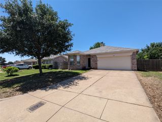 6367 Stonewater Bend Trail, Fort Worth, TX 76179