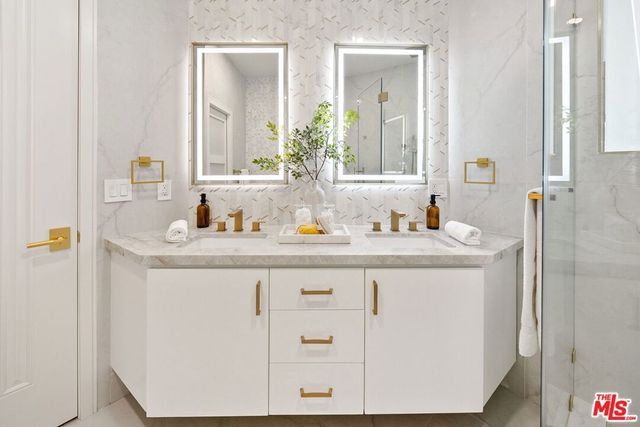 8633 Hollywood Boulevard, Los Angeles, CA 90069