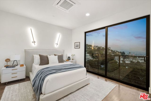 8633 Hollywood Boulevard, Los Angeles, CA 90069