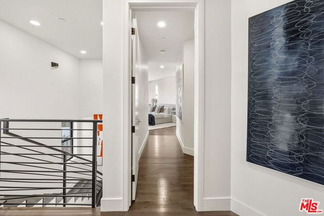 8633 Hollywood Boulevard, Los Angeles, CA 90069