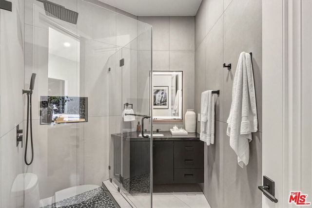 8633 Hollywood Boulevard, Los Angeles, CA 90069