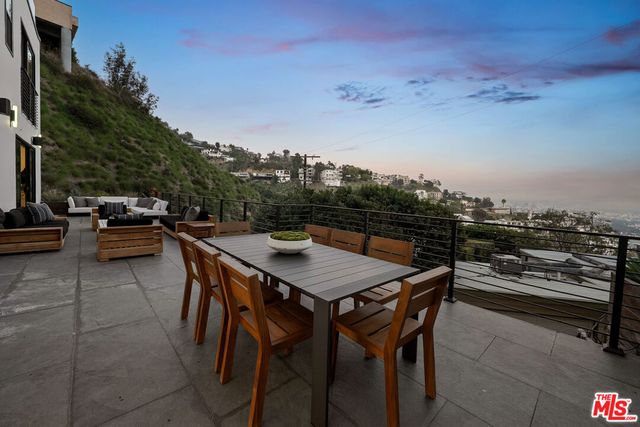 8633 Hollywood Boulevard, Los Angeles, CA 90069