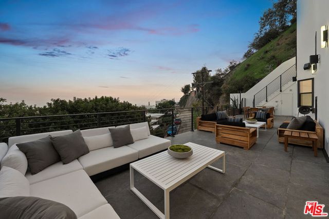 8633 Hollywood Boulevard, Los Angeles, CA 90069