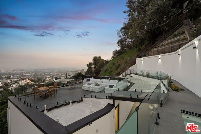 8633 Hollywood Boulevard, Los Angeles, CA 90069