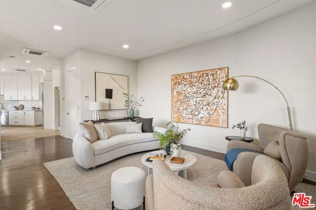 8633 Hollywood Boulevard, Los Angeles, CA 90069