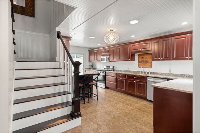 43 Jarves St, Sandwich, MA 02563