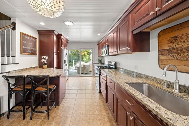 43 Jarves St, Sandwich, MA 02563