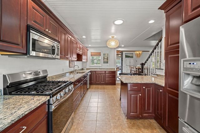 43 Jarves St, Sandwich, MA 02563