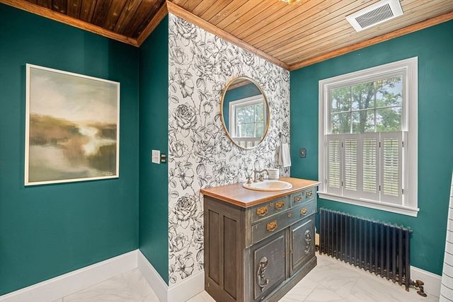 43 Jarves St, Sandwich, MA 02563