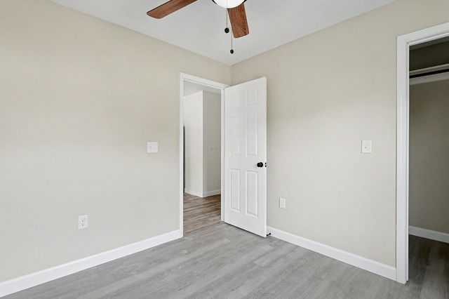 505 S McComas St, Wichita, KS 67213