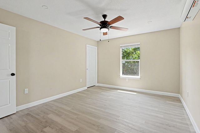 505 S McComas St, Wichita, KS 67213