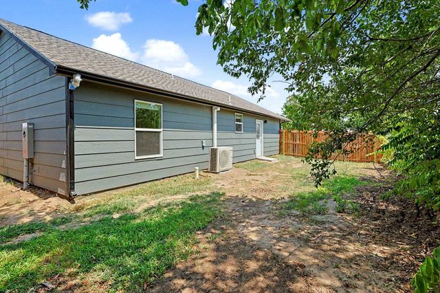 505 S McComas St, Wichita, KS 67213