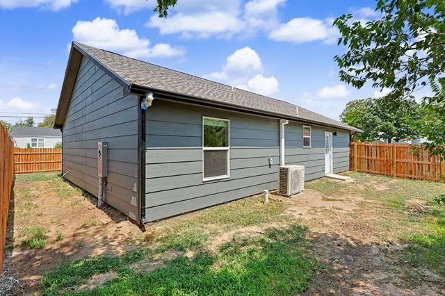 505 S McComas St, Wichita, KS 67213
