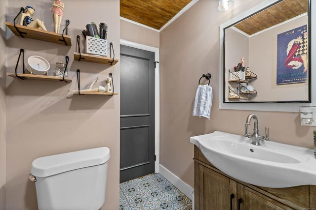 552 Laurel Hill Road, Norwich, CT 06360