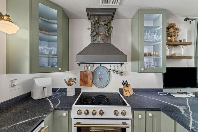 552 Laurel Hill Road, Norwich, CT 06360