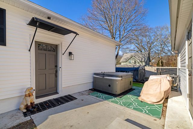 552 Laurel Hill Road, Norwich, CT 06360