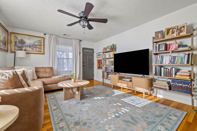 552 Laurel Hill Road, Norwich, CT 06360