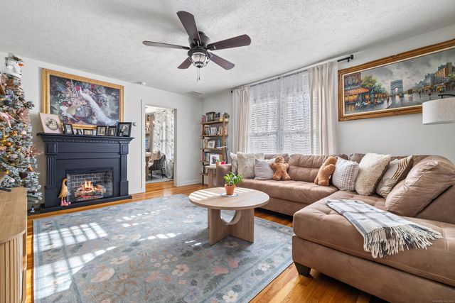 552 Laurel Hill Road, Norwich, CT 06360