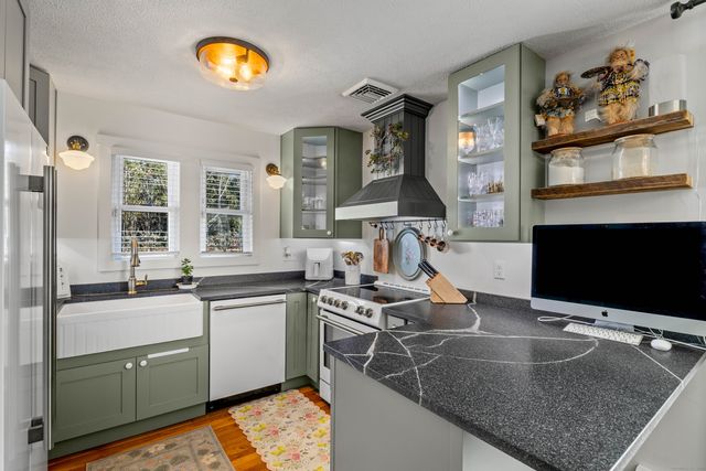 552 Laurel Hill Road, Norwich, CT 06360