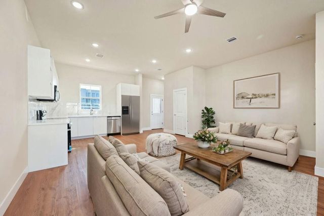 6702 Metro Blvd 4, Houston, TX 77083