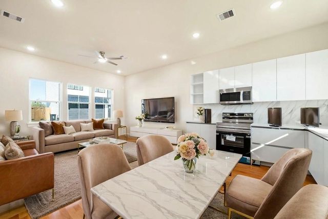 6702 Metro Blvd 4, Houston, TX 77083