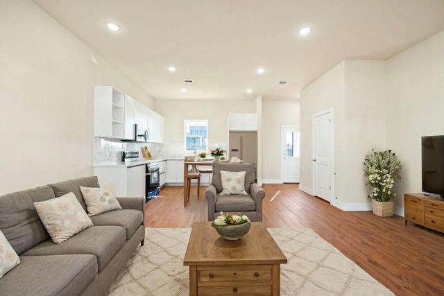 6702 Metro Blvd 4, Houston, TX 77083