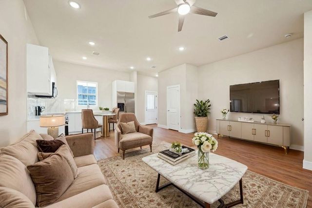 6702 Metro Blvd 4, Houston, TX 77083