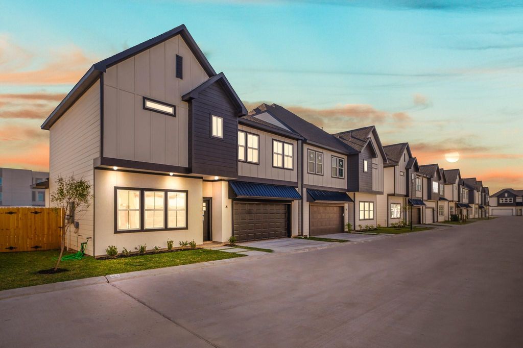 6702 Metro Blvd 4, Houston, TX 77083