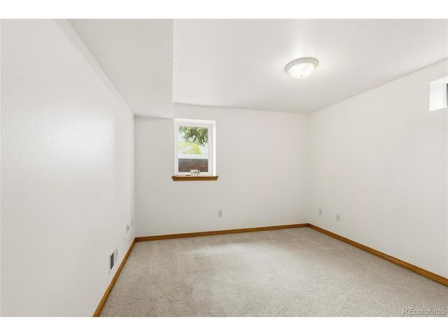 2345 Lanyon Dr, Longmont, CO 80503