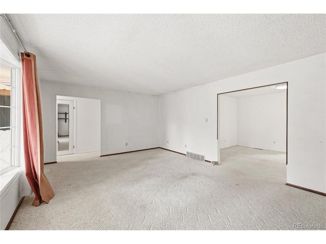 2345 Lanyon Dr, Longmont, CO 80503