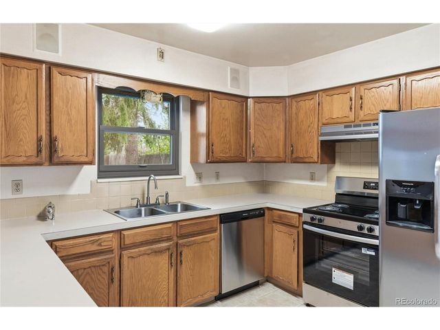 2345 Lanyon Dr, Longmont, CO 80503