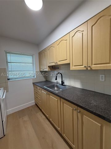 2450 NE 188 2450, Miami, FL 33180