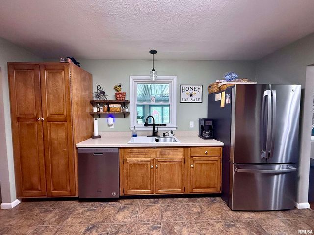 1225 Stanton Airport Road, Riverton, IL 62561