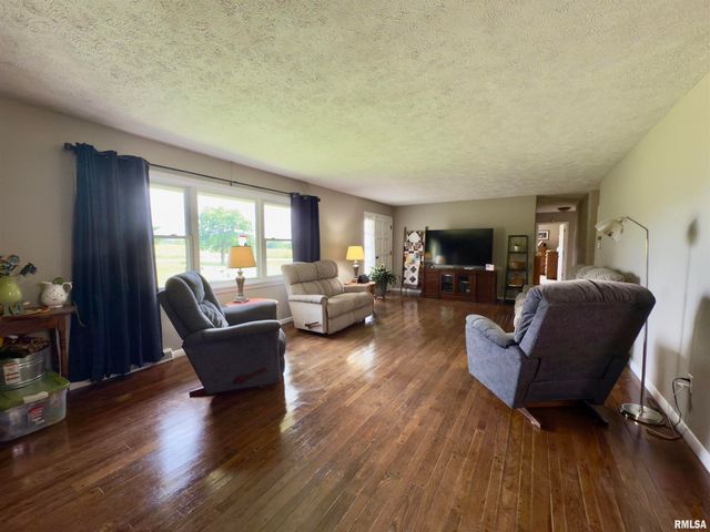 1225 Stanton Airport Road, Riverton, IL 62561