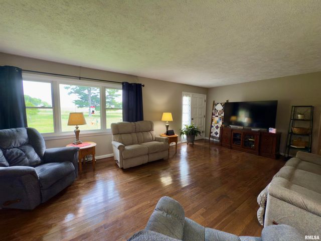 1225 Stanton Airport Road, Riverton, IL 62561
