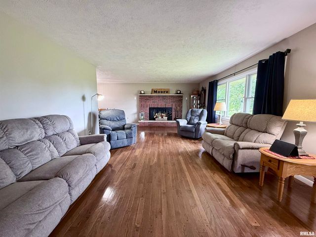 1225 Stanton Airport Road, Riverton, IL 62561