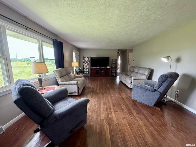 1225 Stanton Airport Road, Riverton, IL 62561