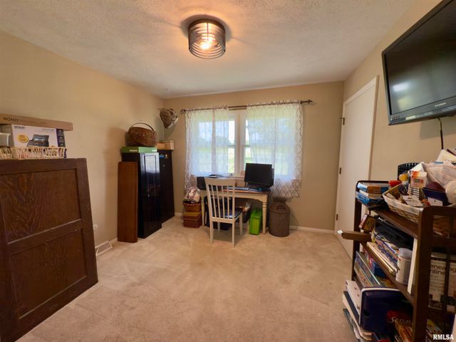 1225 Stanton Airport Road, Riverton, IL 62561