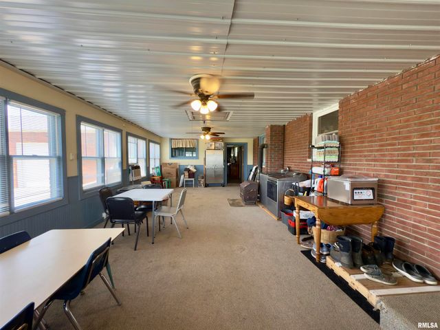 1225 Stanton Airport Road, Riverton, IL 62561