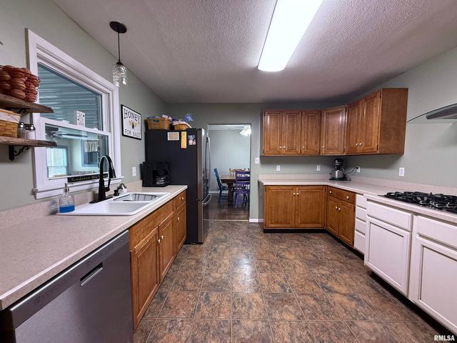 1225 Stanton Airport Road, Riverton, IL 62561