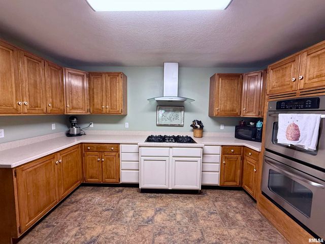 1225 Stanton Airport Road, Riverton, IL 62561