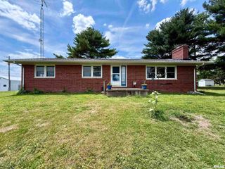 1225 Stanton Airport Road, Riverton, IL 62561