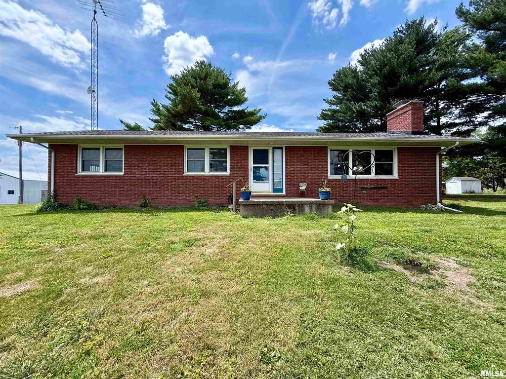 1225 Stanton Airport Road, Riverton, IL 62561
