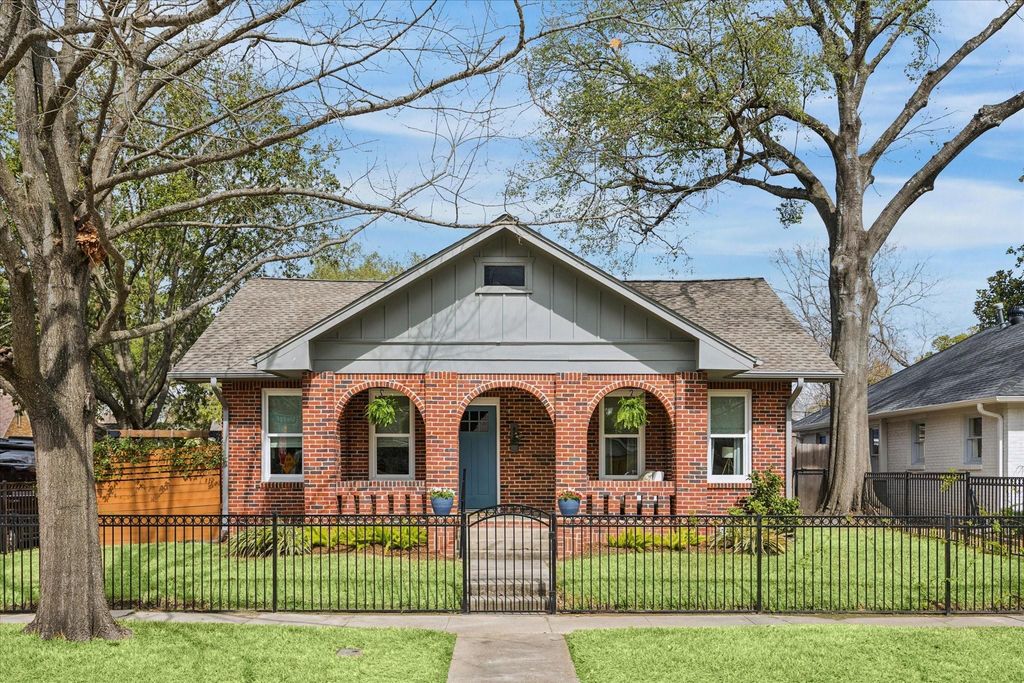 827 Sledge Street, Houston, TX 77009