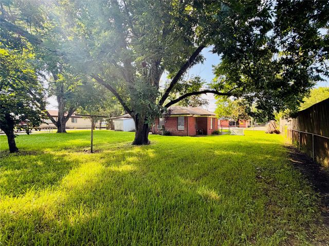 2721 Beaumont Avenue, Liberty, TX 77575