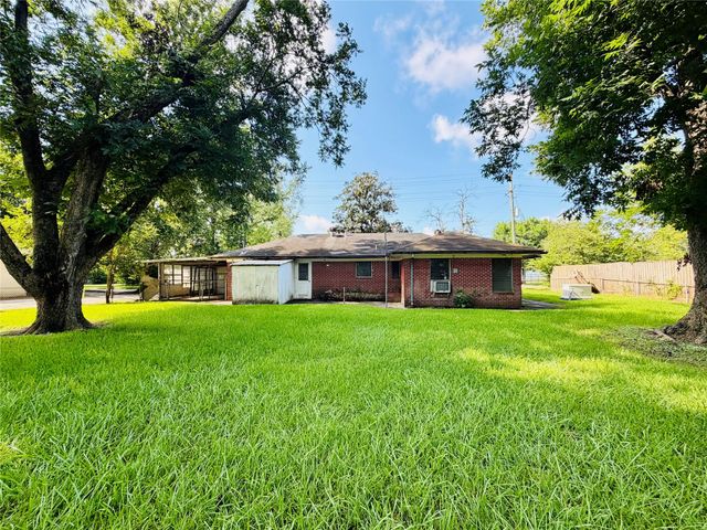 2721 Beaumont Avenue, Liberty, TX 77575