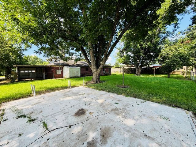 2721 Beaumont Avenue, Liberty, TX 77575