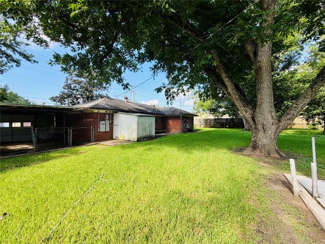 2721 Beaumont Avenue, Liberty, TX 77575